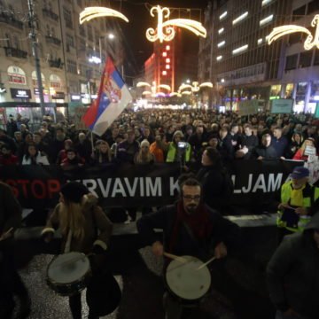 Srbi ustali protiv Vučića, a on krivca traži u Hrvatskoj i HTV-u