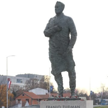 Tuđmanov spomenik u Zagrebu nikome se ne sviđa, ali se rijetki usude to javno reći