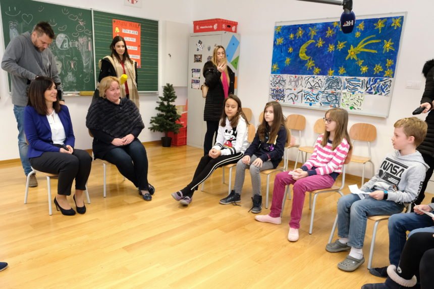 Krenula nastava u školama: Negdje djecu dočekuju zaštitari, a negdje domari – ovo je zadaća ‘djelatnika za sigurnost’