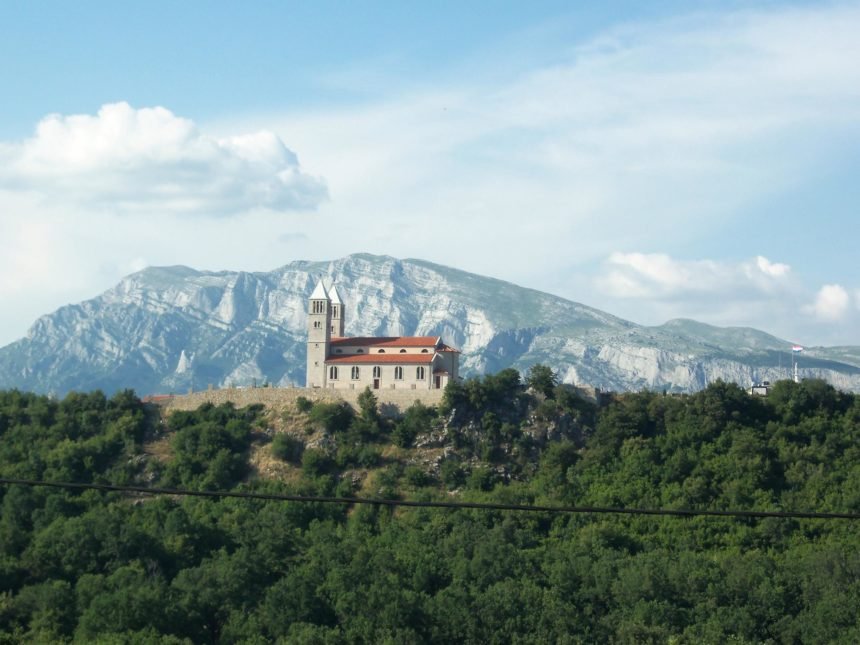 Svega ima, samo ljudi nema:  Kijevo – mjesto u kojem svi samo pričaju „kako je nekad bilo“