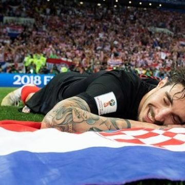 Vrsaljkova sreća kad je legao na travu i položio glavu na hrvatsku zastavu… Neopisivo!
