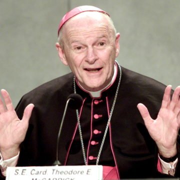 Nulta tolerancija prema zlostavljačima: Papa doživotno izopćio kardinala pedofila