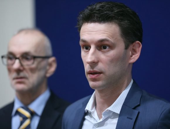Petrov napao Plenkovića i vladajuću većinu: Obrisali su pod s 400.000 potpisa za referendum Petrov napao Plenkovića i vladajuću većinu: Obrisali su pod s 400.000 potpisa za referendum