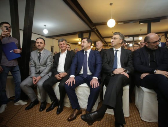 Plenković poslao šifriranu poruku Milijanu Brkiću: Želimo znati tko je naručio lažnu SMS korespodenciju Plenković poslao šifriranu poruku Milijanu Brkiću: Želimo znati tko je naručio lažnu SMS korespodenciju