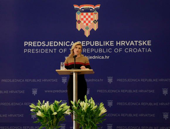 Kolinda u defanzivi: Pomirljiva prema Plenkoviću, često mijenja mišljenje, a za svoje propuste okrivljuje druge