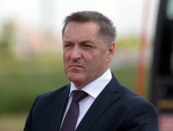 Uhodani sustav koji odlično funkcionira: Supruga HDZ-ova čelnika vozi Mercedes vrijedan 298.000 kn Uhodani sustav koji odlično funkcionira: Supruga HDZ-ova čelnika vozi Mercedes vrijedan 298.000 kn
