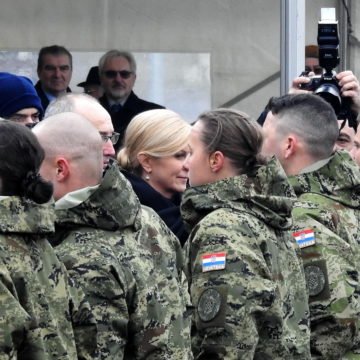 Spektakularan početak predsjedničke kampanje: Kolinda će skočiti padobranom na svoje Grobničko polje?