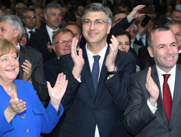 Kako će ovu vijest komentirati Plenković: “Prestara” Angela Merkel neće se cijepiti AstraZenecom Kako će ovu vijest komentirati Plenković: “Prestara” Angela Merkel neće se cijepiti AstraZenecom