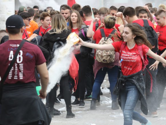 Maloljetnici sve više piju alkohol: Što mislite tko se više opija? Dječaci ili djevojčice – mnogi će se iznenaditi Maloljetnici sve više piju alkohol: Što mislite tko se više opija? Dječaci ili djevojčice – mnogi će se iznenaditi