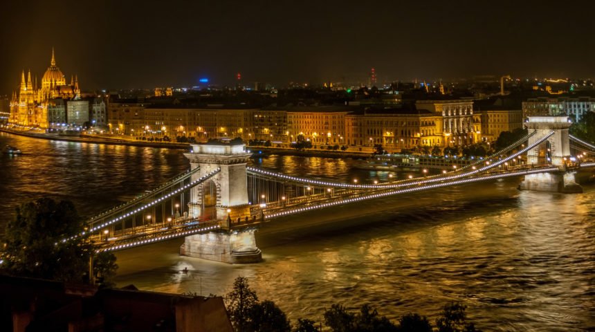 Potonuo turistički brod u Budimpešti: Sedam ljudi poginulo,  21 nestalih