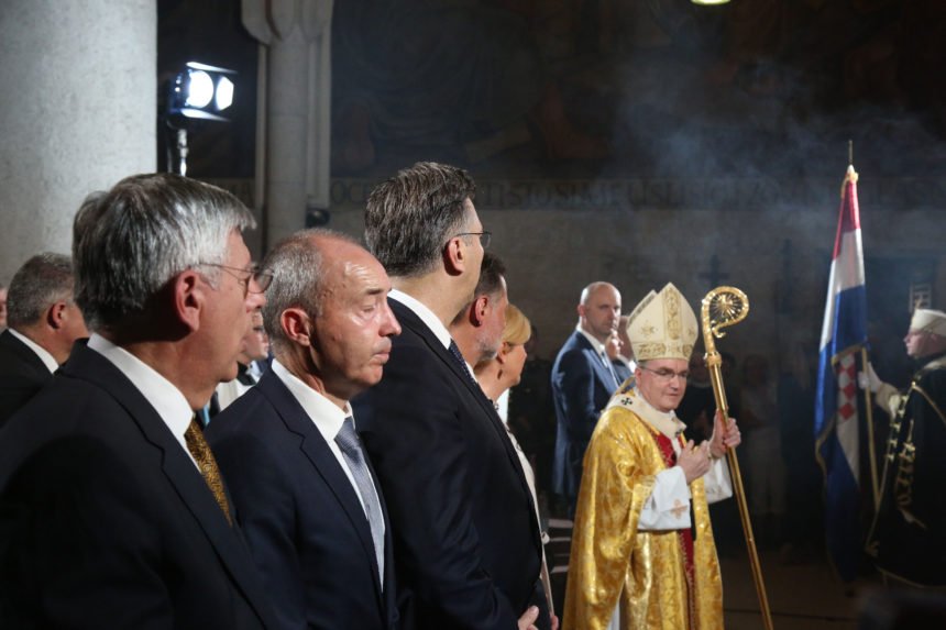 Katolička crkva podijeljena između Škore i Kolinde: Može li Ivo Stier osigurati vjerničke glasove aktualnoj predsjednici