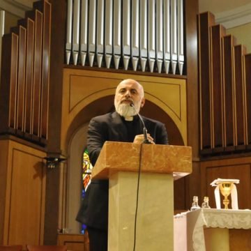 Pater Ike Mandurić pretjerao s napadom na Kolindu: Isusovci mu zabranili korištenje Facebooka?