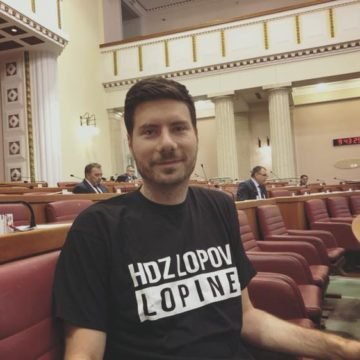 Pernar u provokativnoj majici: Hrvati iz Hercegovine napokon su shvatili da je lopovluk problem čak i kada kradu “naši”