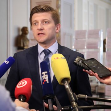 Marić sasjekao Kujundžićeve prijedloge: Zdravstvu su potrebne reforme, ne novi nameti