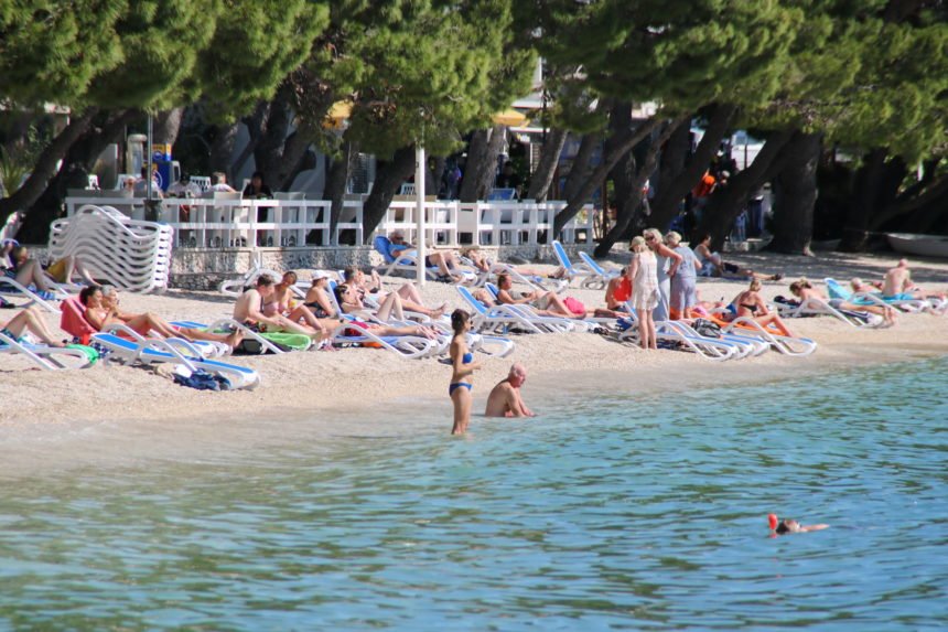 Trenutačno u Hrvatskoj radi oko 23.000 stranaca: Koliko je sezonaca iz Srbije?