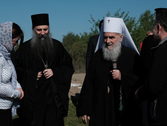Patrijarh Irinej optužuje hrvatsku državu za planiranje zločina, a Katoličku crkvu za šutnju Patrijarh Irinej optužuje hrvatsku državu za planiranje zločina, a Katoličku crkvu za šutnju