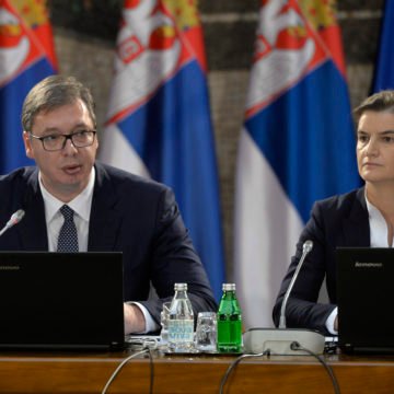 Srbi otkrili tko stoji iza prosvjeda protiv Vučića: Hrvati, dakako, vode igru po receptima iz zagrebačke ‘Blokadne kuharice’, kaže Brnabić – i nije to sve