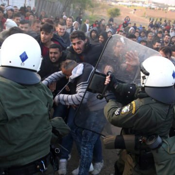 Na grčkim otocima službeno 20 tisuća migranata: Zbog prenapučenosti i nereda sele ih na kopno