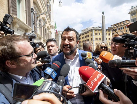 Salvini nikada popularniji: Popularnost mu raste jer želi zaustaviti ilegalne migracije Salvini nikada popularniji: Popularnost mu raste jer želi zaustaviti ilegalne migracije