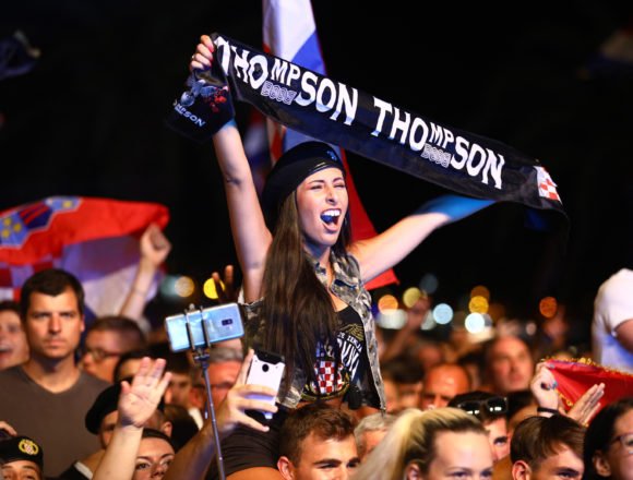 Jedina sam crnkinja u centru Zagreba među Thompsonovim fanovima: Ne razumijem o čemu pjevaju, ali, sretna sam Jedina sam crnkinja u centru Zagreba među Thompsonovim fanovima: Ne razumijem o čemu pjevaju, ali, sretna sam