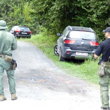 Policija uhvatila Srbina koji je krijumčario migrante: Sletio je s kombijem u Kupu i ostavio ih da tonu