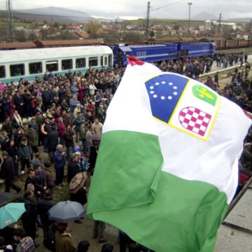 Mještani Bosanskog Petrovca protiv migrantskog centra: “Blokirat ćemo sve i borit ćemo se do zadnjeg”