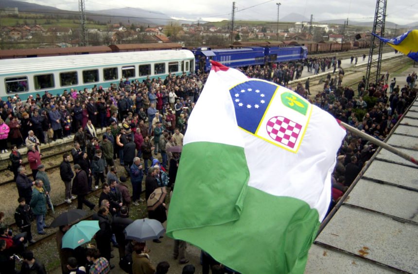 Mještani Bosanskog Petrovca protiv migrantskog centra: “Blokirat ćemo sve i borit ćemo se do zadnjeg”