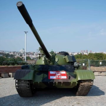 Provokacija iz Beograda: Crvena zvezda ispred stadiona parkirala tenk s kojim je JNA napala Vukovar