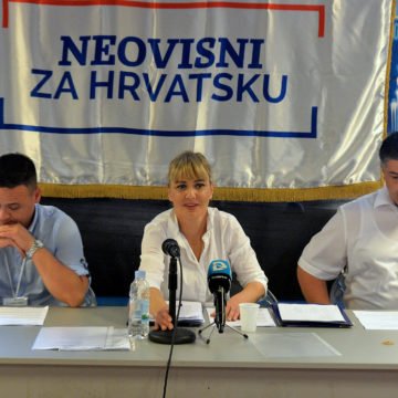 Policija ne vidi ništa sporno na grbu “Bojne Čavoglave” s pozdravom Za dom spremni: Neovisne za Hrvatsku prijavio novinar