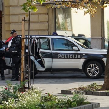 Huligani bi uređivali portale: Zbog spornog teksta upali u redakciju, prijetili novinarima