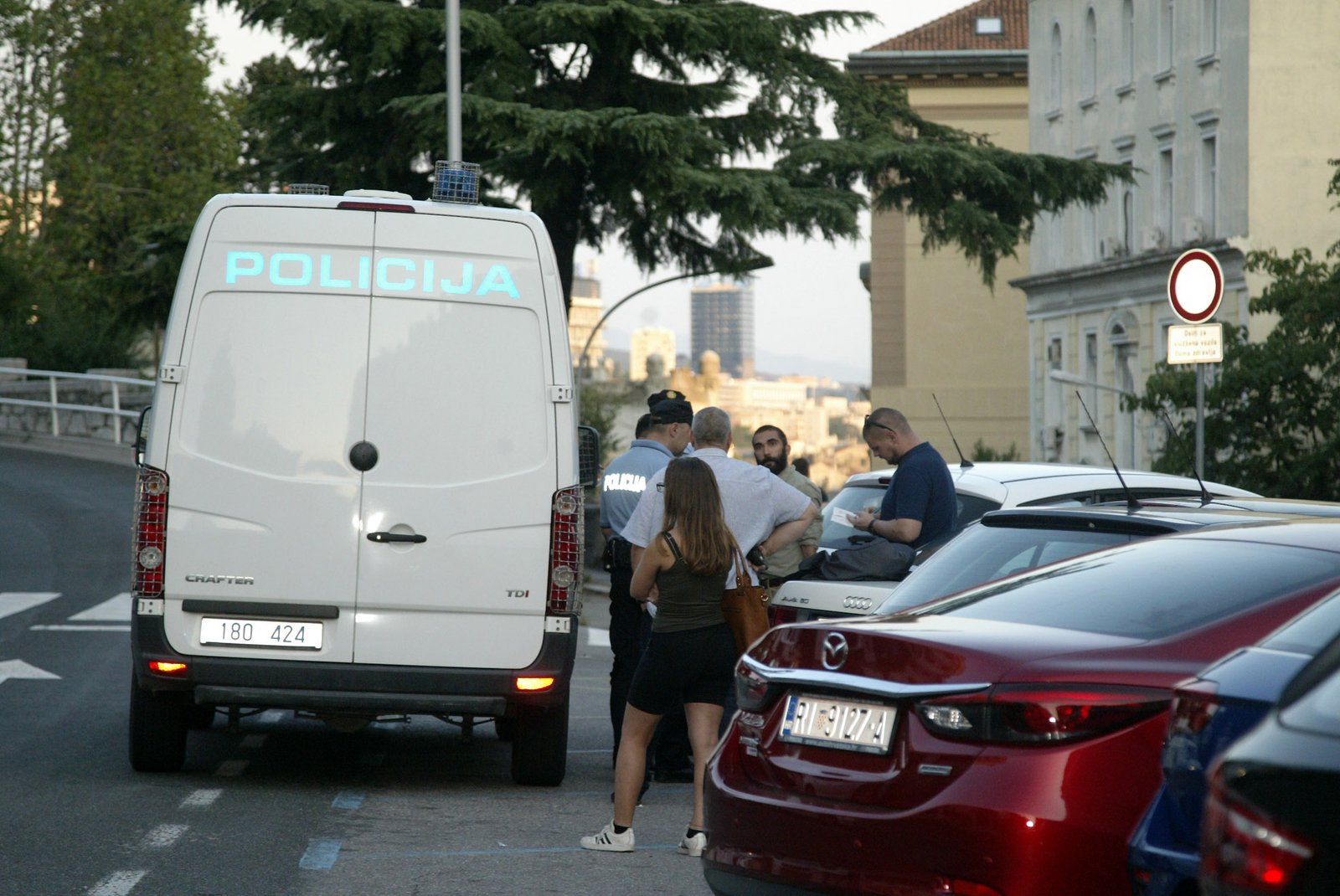 Dobro organizirana provokacija: U Rijeci otvorena izložba o D'Annunziju, nekoliko Talijana privedeno, fotografija