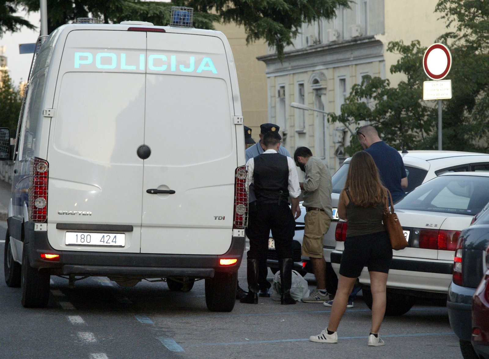 Dobro organizirana provokacija: U Rijeci otvorena izložba o D'Annunziju, nekoliko Talijana privedeno, fotografija