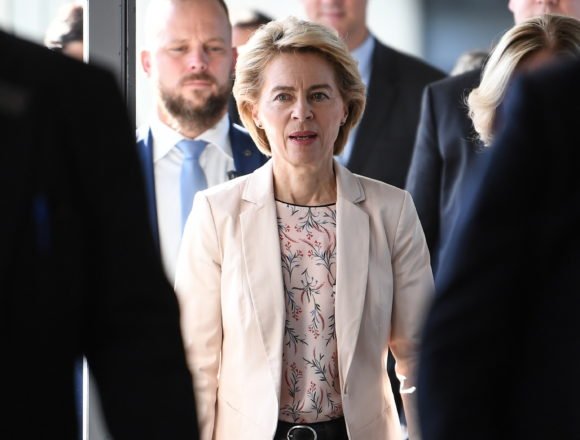 Nove sankcije EU-a Moskvi: Cilj ‘tajna flota’ i vojni sektor. A koliko zapravo štete sankciji Rusiji – ovo govore podaci Nove sankcije EU-a Moskvi: Cilj ‘tajna flota’ i vojni sektor. A koliko zapravo štete sankciji Rusiji – ovo govore podaci