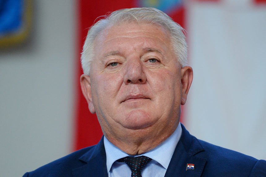 HDZ-ovac Đakić očekivano podržao “državnika Plenkovića”: HVIDRA se ogradila od prosvjeda ”Dajemo vam otkaz”