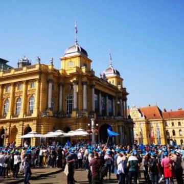 Učitelji prosvjedom podržali sindikate: Plaće nam nisu dovoljne za život, spremni smo i na štrajk