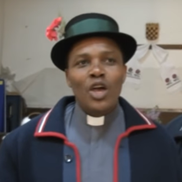 Bio je medijska zvijezda, sada tvrdi da je žrtva rasizma: Svećenik iz Tanzanije pritvoren zbog spolnog zlostavljanja djevojčice