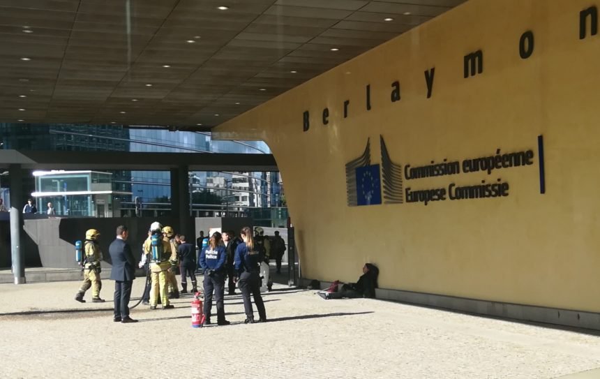 Muškarac se pokušao zapaliti ispred Europske komisije: Tvrdio je da je Hrvat