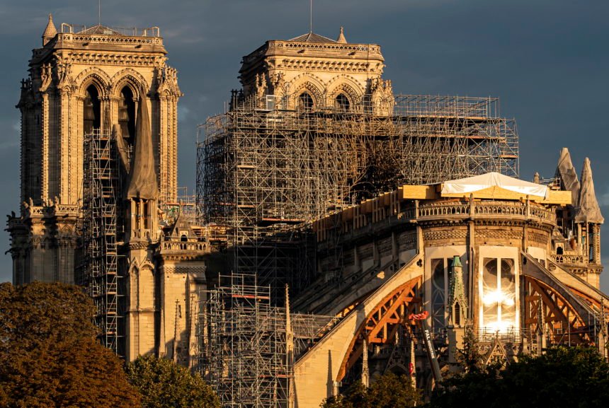 Osuđene islamistice: Plinskim bocama i benzinom namjeravale izvršiti teroristički napad ispred katedrale Notre Dame