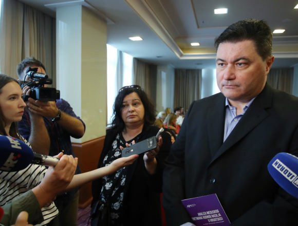 Poznati psihijatar Vukušić prijavio novinarku HINA-e Sandru Bartolović zbog zazivanja epidemije: Spominje i biološki terorizam Poznati psihijatar Vukušić prijavio novinarku HINA-e Sandru Bartolović zbog zazivanja epidemije: Spominje i biološki terorizam