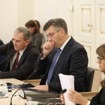 Plenković nemoćan: Tvrdi da nema razloga za štrajk učitelja, ali nema snage smijeniti ministricu koja ga ucjenjuje