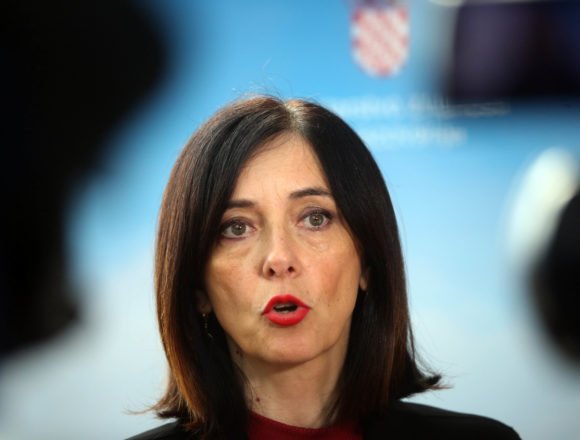 Ministrica Divjak i dalje ucjenjuje Plenkovića: Zašto ju premijer ne smijeni? Ministrica Divjak i dalje ucjenjuje Plenkovića: Zašto ju premijer ne smijeni?