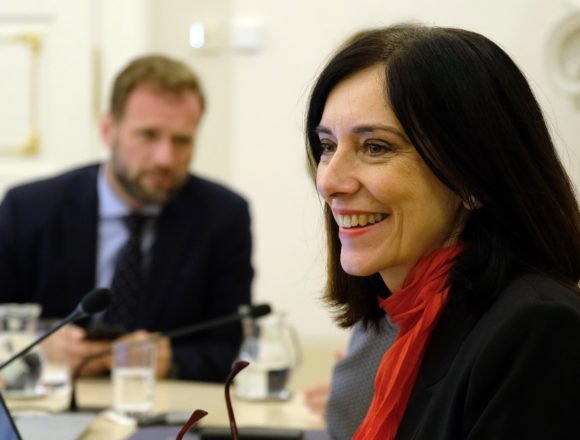 Nastavnica o stanju u obrazovanju: Ministricu ćemo pamtiti po crvenim cipelama i podrugljivim izjavama Nastavnica o stanju u obrazovanju: Ministricu ćemo pamtiti po crvenim cipelama i podrugljivim izjavama