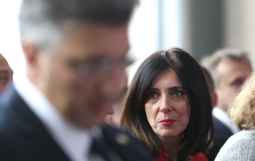 HNS zaprijetio Plenkoviću: Premijer zapravo ne smije smijeniti ministricu Divjak?