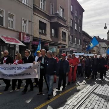 Sindikalci prosvjeduju u dresovima reprezentacije: Bez nas ova naša domovina nema nikakve šanse