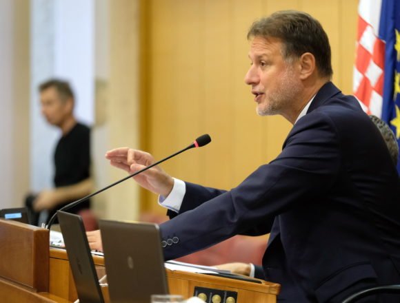 Jandroković zna tko želi biti prvi mrgud Hrvatske: Milanović je mrzovoljan, ljutit i bijesan Jandroković zna tko želi biti prvi mrgud Hrvatske: Milanović je mrzovoljan, ljutit i bijesan