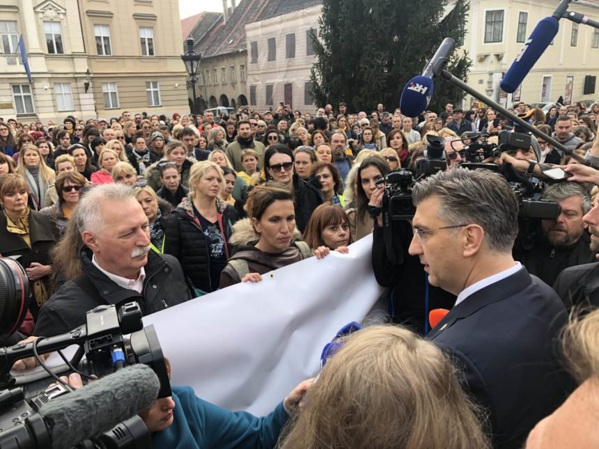 Plenković izišao pred prosvjednike na Markovu trgu: Evo kako su reagirali učitelji