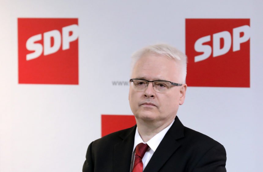 NIJE VIDIO: Ivo Josipović se zabio u ogradu kafića u centru Zagreba