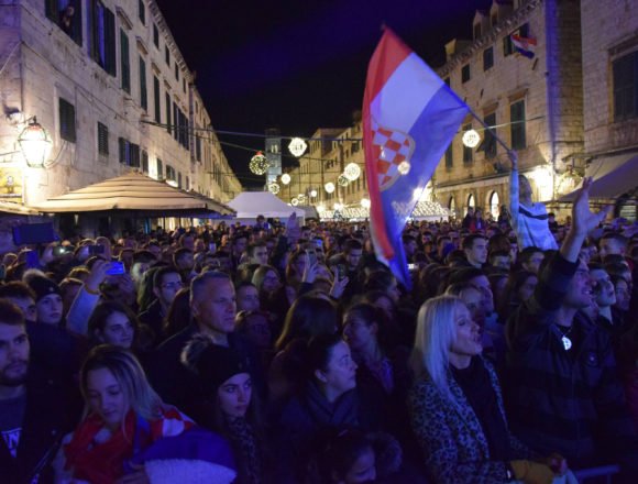 On će u svom domu ugostiti oko 100 ljudi besplatno – Thompsonov koncert nije samo glazba, već i zajedništvo On će u svom domu ugostiti oko 100 ljudi besplatno – Thompsonov koncert nije samo glazba, već i zajedništvo