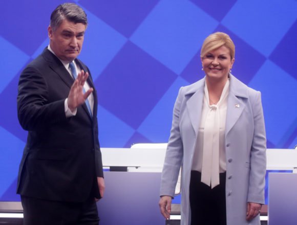 Ljepotica i zvijer u debati: Milanović je potvrdio da je agresivan, bahat i da ne voli ljude. Kolinda ga je trebala nešto pitati i o iritantnom šmrcanju Ljepotica i zvijer u debati: Milanović je potvrdio da je agresivan, bahat i da ne voli ljude. Kolinda ga je trebala nešto pitati i o iritantnom šmrcanju