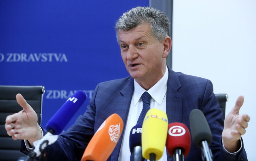 Ministar Kujundžić pred novinarima: Osuđujem napad na novinarku. Izrečene su mnoge laži, a sve ovo doživljavam kao linč